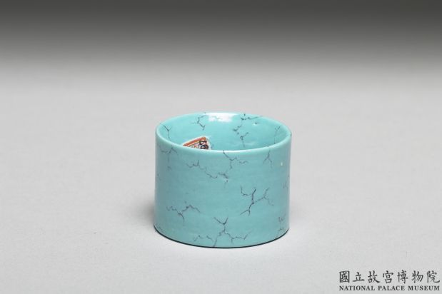 Thumb ring with turquoise blue glaze, Qing dynasty, Qianlong reign (1736-1795)